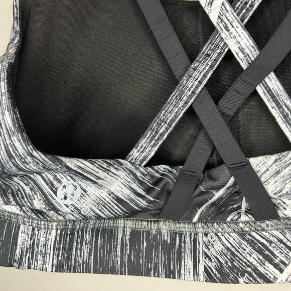 002. Lululemon Energy Bra - Size 6 - Picture 6 of 6